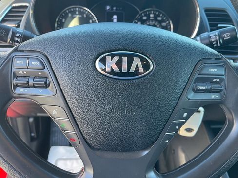 Used 2018 Kia Forte S image 16