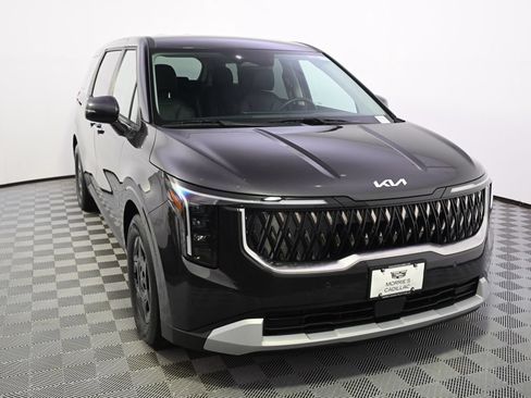 Used 2026 Kia Carnival FWD image 9