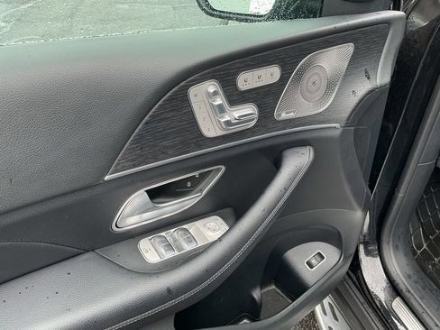 Used 2025 Mercedes-Benz GLS 580 4MATIC image 16