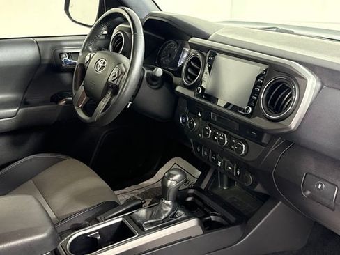Used 2021 Toyota Tacoma TRD Off-Road w/ Technology Package AWD/4WD image 35