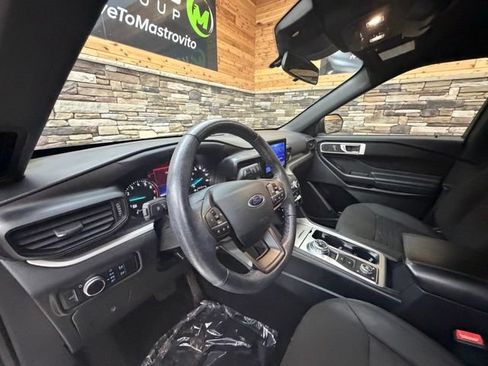 Used 2020 Ford Explorer XLT w/ Comfort Package AWD/4WD image 12