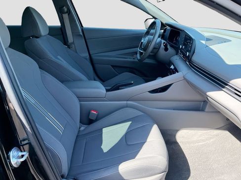 Used 2025 Hyundai Elantra Sport FWD image 25