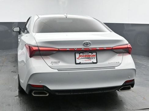 Used 2022 Toyota Avalon Limited image 7