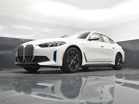 New 2026 BMW i4 eDrive40 w/ Premium Package RWD image 38