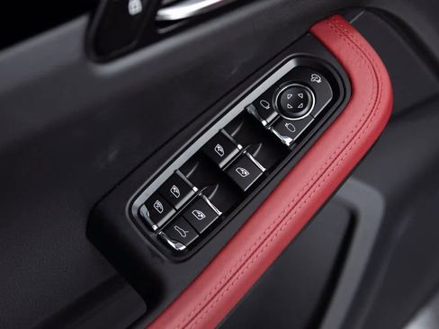 Certified 2025 Porsche Macan image 19