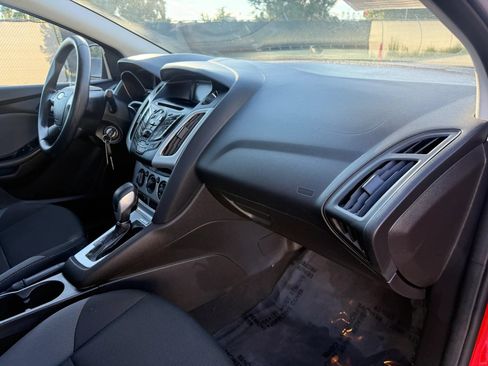 Used 2014 Ford Focus SE FWD image 19
