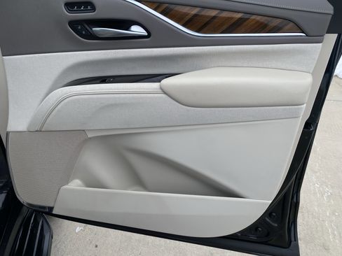 Used 2024 Cadillac Escalade Premium Luxury Platinum image 6