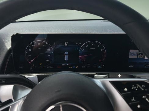 Used 2024 Mercedes-Benz GLB 250 4MATIC image 14