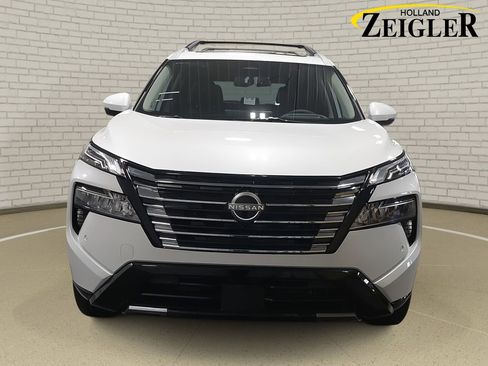 New 2026 Nissan Rogue Platinum image 2