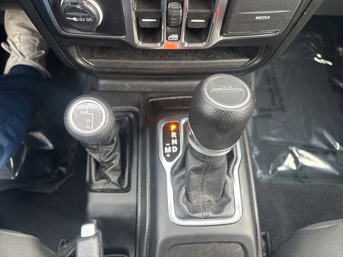 Used 2023 Jeep Gladiator Sport image 27