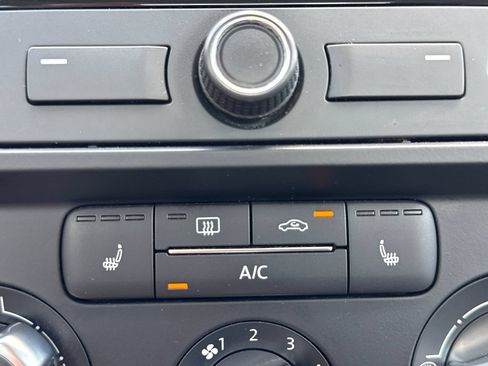 Used 2015 Volkswagen Jetta SE FWD image 29