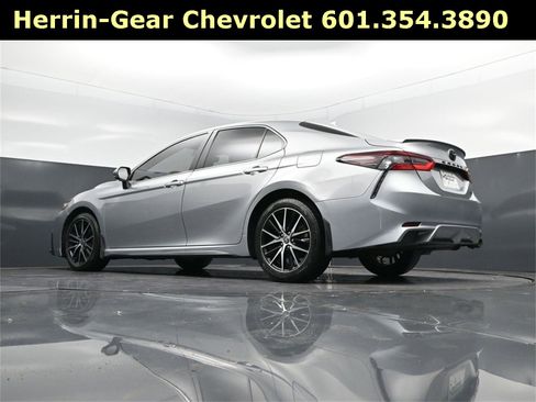 Used 2024 Toyota Camry SE image 41