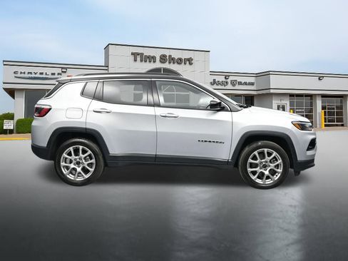 Used 2025 Jeep Compass Limited AWD/4WD image 6