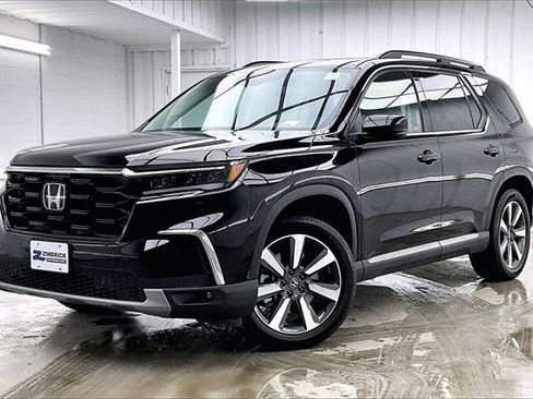 Certified 2024 Honda Pilot Touring image 2