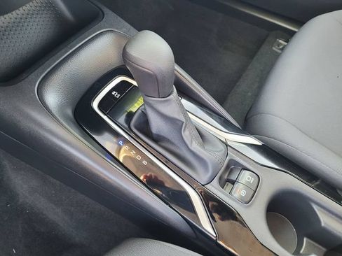 Used 2020 Toyota Corolla LE FWD image 16