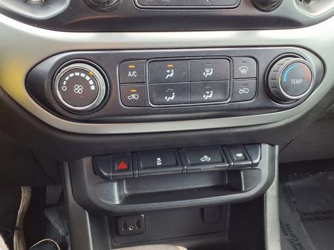 Used 2020 Chevrolet Colorado LT AWD/4WD image 14