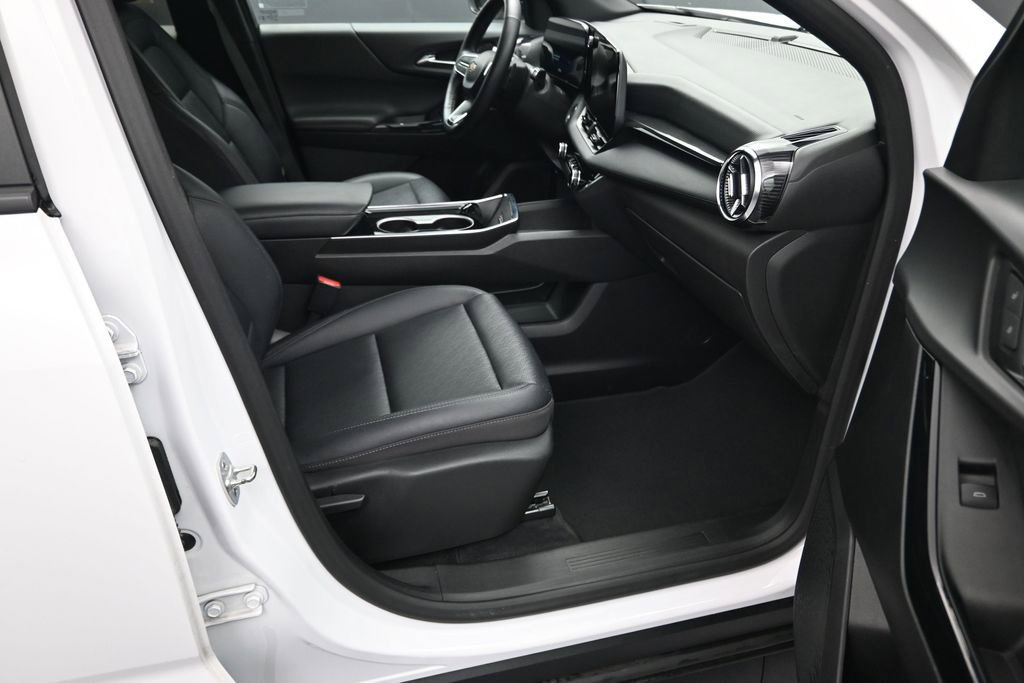 Used 2025 Chevrolet Equinox LT w/ Convenience Package II FWD image 25