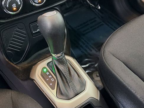 Used 2017 Jeep Renegade Latitude image 16