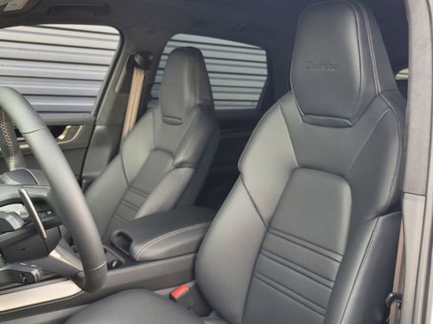 New 2025 Porsche Cayenne Turbo image 5
