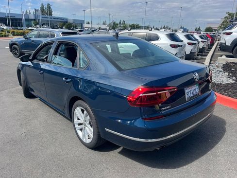 Used 2019 Volkswagen Passat 2.0T Wolfsburg w/ Wheels & Sunroof Package image 4