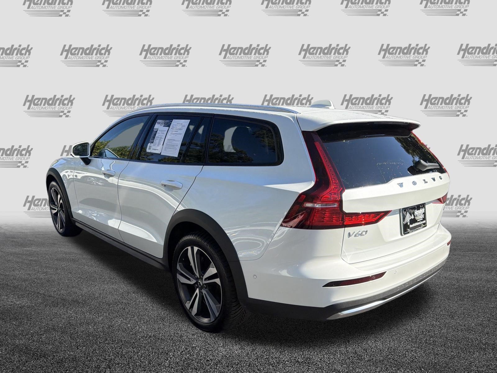 Certified 2026 Volvo V60 B5 Cross Country Plus w/ Climate Package AWD/4WD image 8