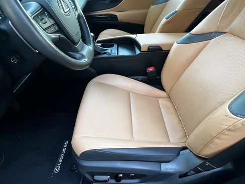 Certified 2023 Lexus ES 350 w/ Premium Package image 17