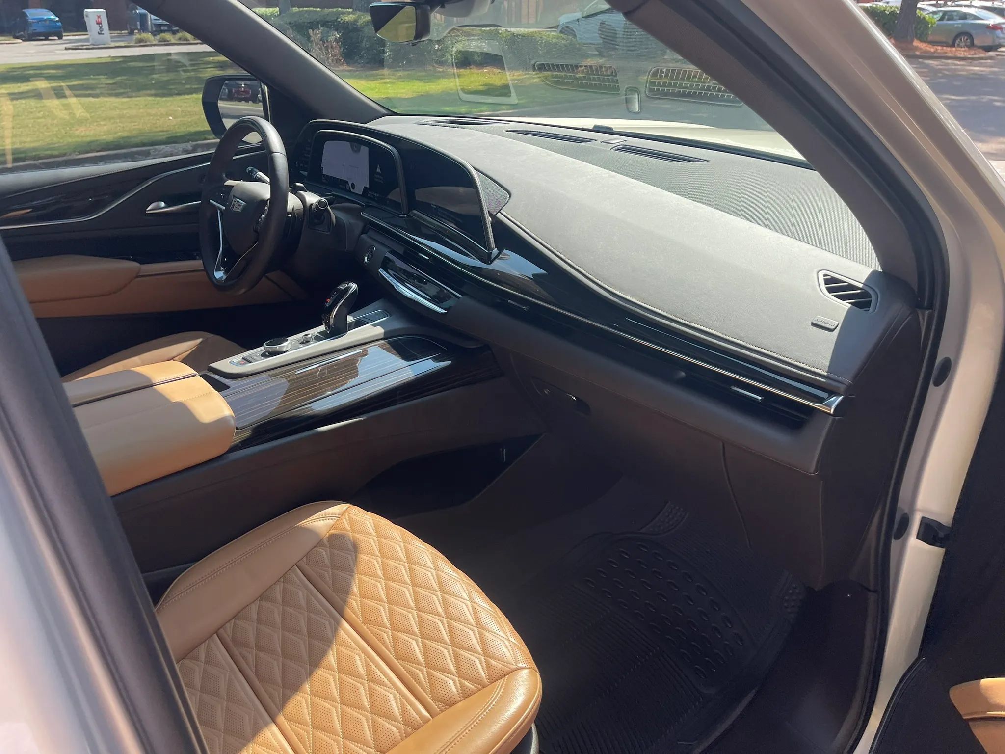 Used 2023 Cadillac Escalade Premium Luxury AWD/4WD image 14