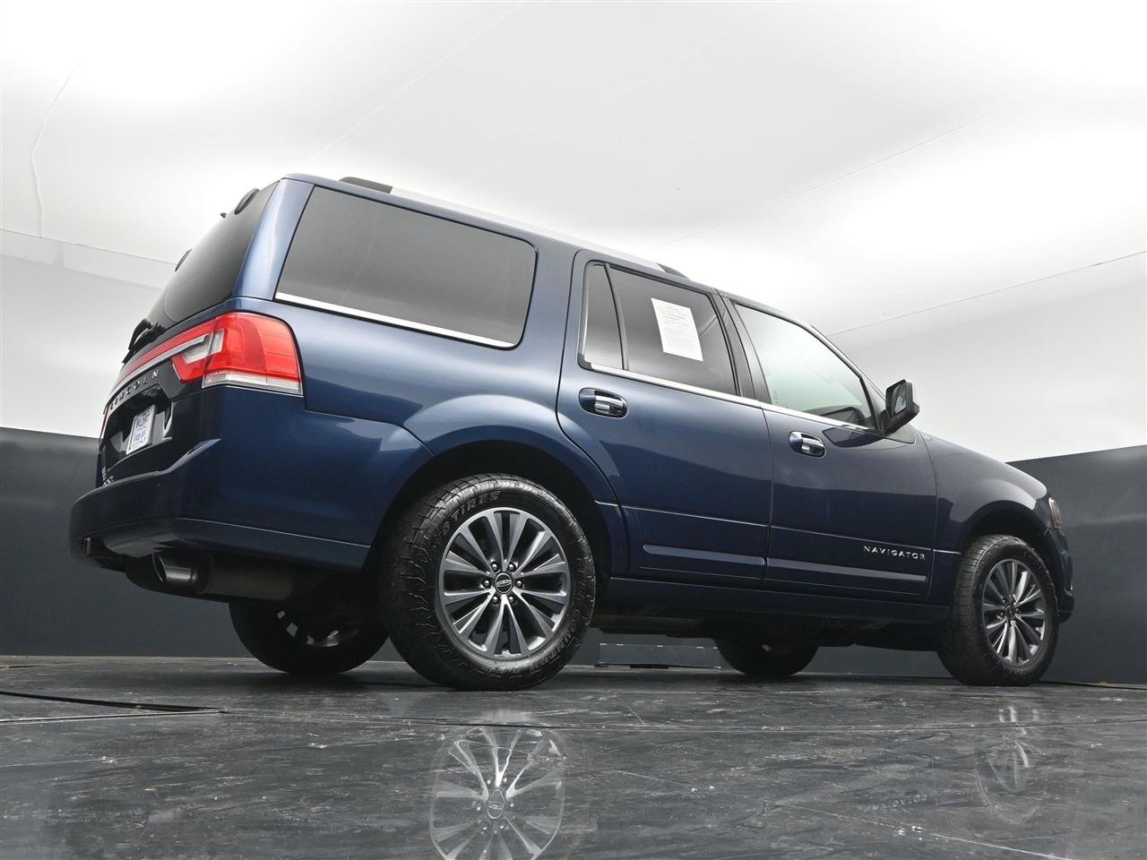 Used 2017 Lincoln Navigator Select AWD/4WD image 31