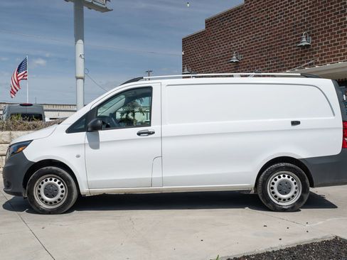 Used 2022 Mercedes-Benz Metris image 3