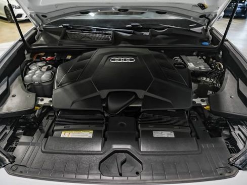 Used 2019 Audi Q8 Premium Plus w/ Premium Plus AWD/4WD image 44