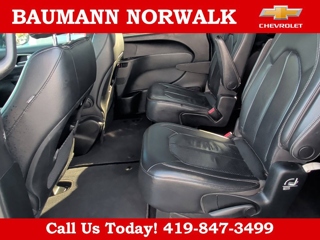 Used 2018 Chrysler Pacifica Touring-L w/ Advanced Safetytec Group FWD image 38