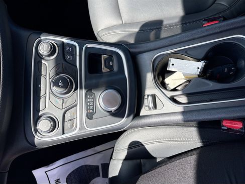 Used 2016 Chrysler 200 Limited w/ Anniversary Edition FWD image 18