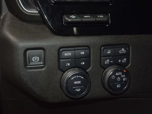 Used 2024 Chevrolet Silverado 1500 High Country w/ Technology Package AWD/4WD image 37