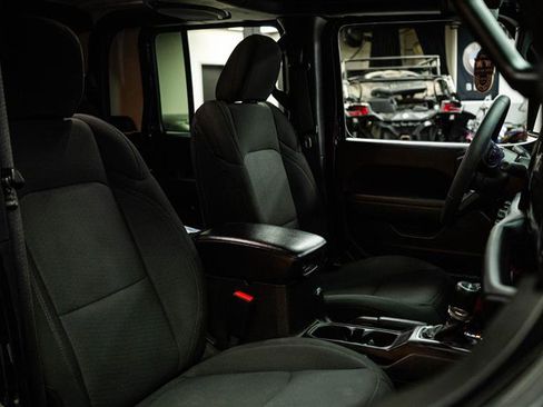 Used 2023 Jeep Gladiator Sport image 13