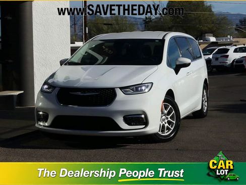 Used 2023 Chrysler Pacifica Touring-L FWD image 1