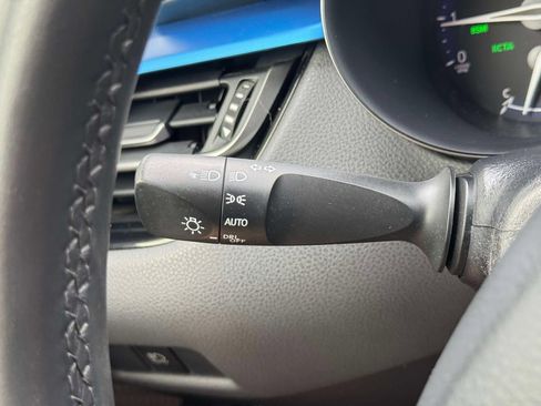 Used 2019 Toyota C-HR XLE FWD image 20
