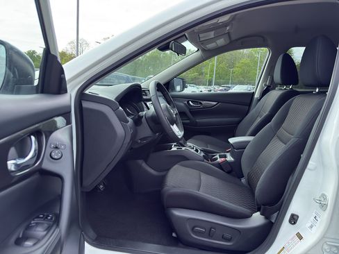 Used 2019 Nissan Rogue SV AWD/4WD image 11