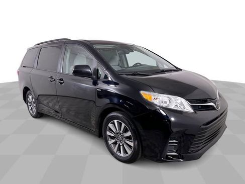 Used 2020 Toyota Sienna LE AWD/4WD image 2
