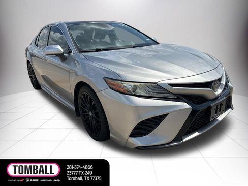 Used 2019 Toyota Camry XSE FWD image 5