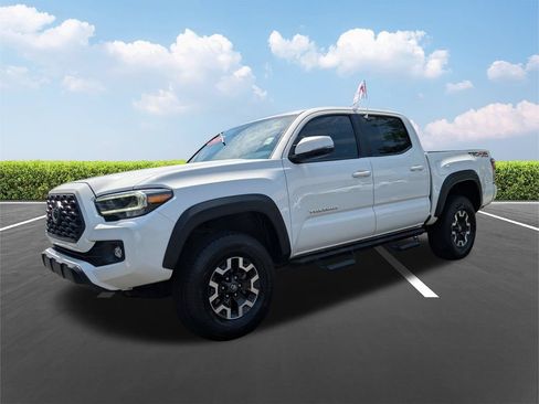 Used 2020 Toyota Tacoma TRD Off-Road w/ TRD Premium Off Road Package AWD/4WD image 8