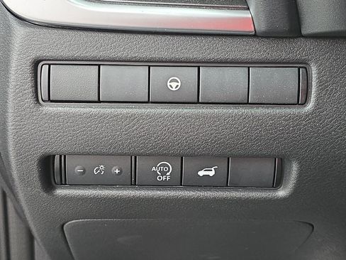 Certified 2025 Nissan Rogue SV FWD image 25