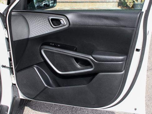 Used 2023 Kia Soul S image 36