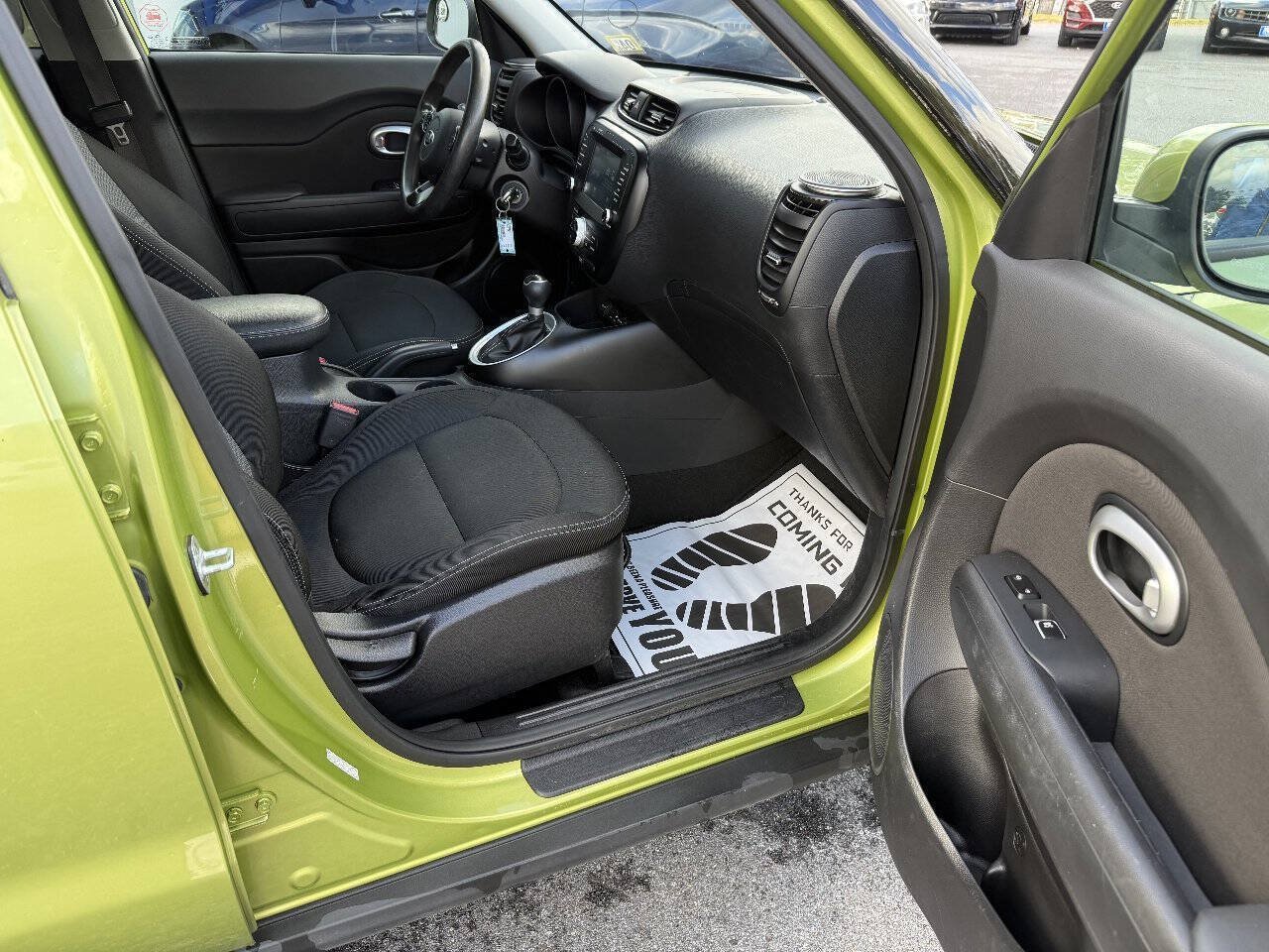 Used 2019 Kia Soul + FWD image 13