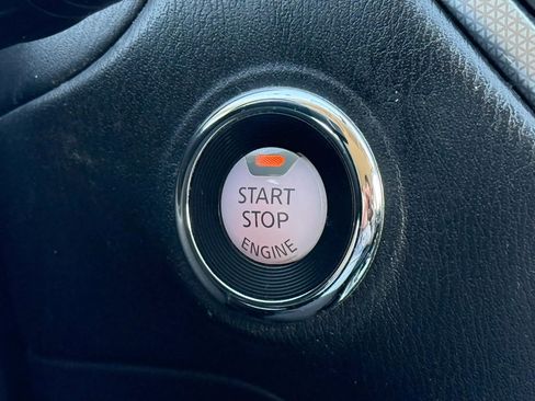 Used 2020 Nissan Pathfinder SL AWD/4WD image 40