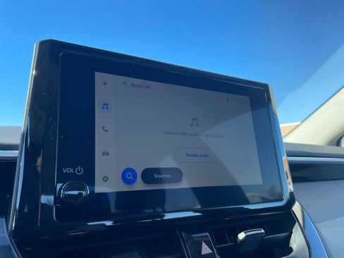 Used 2025 Toyota Corolla LE image 20