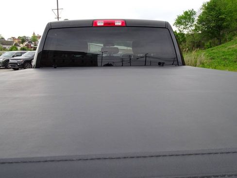 Used 2017 RAM 1500 Express w/ Black Ram 1500 Express Group AWD/4WD image 9