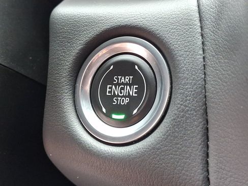 Used 2021 Chevrolet Tahoe Premier AWD/4WD image 26