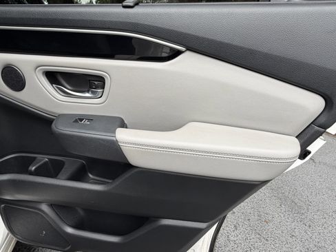 Used 2023 Honda Pilot Touring image 39