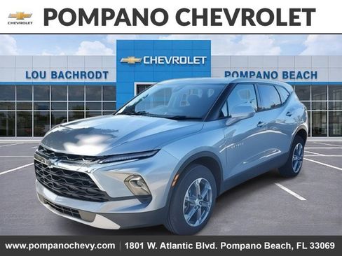 New 2025 Chevrolet Blazer LT w/ Driver Confidence Package FWD image 2