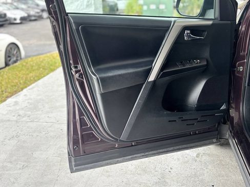 Used 2018 Toyota RAV4 XLE image 12